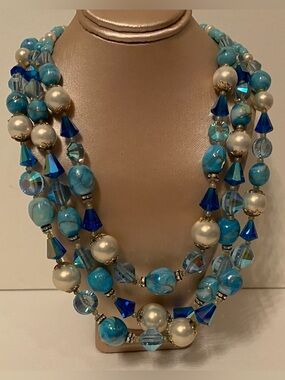 VENDOME VINTAGE NECKLACE TRIPLE STRAND BLUE CRYSTAL WEDDING CAKE BEAD FAUX PEARL